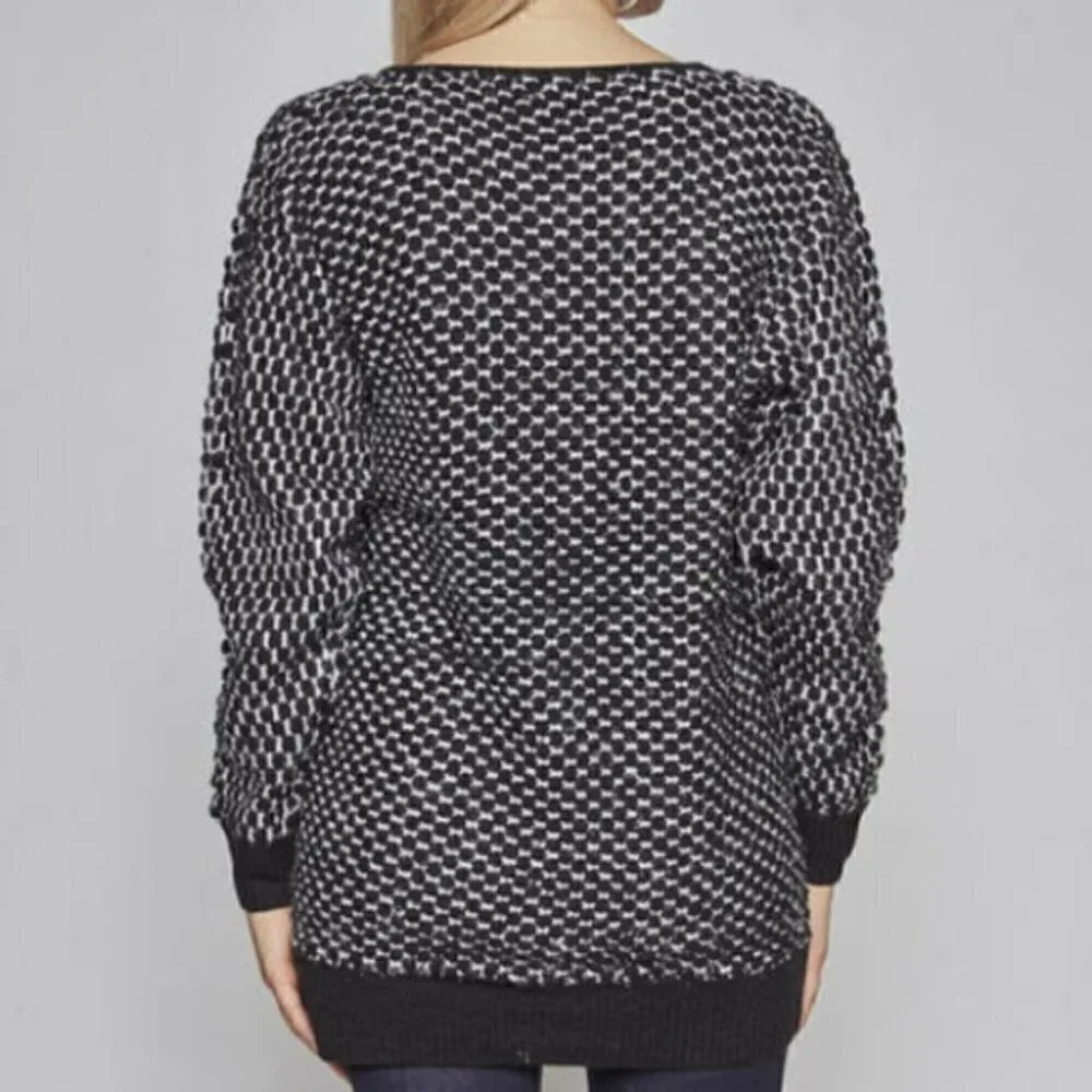 BLACK WHITE KNIT SWEATER